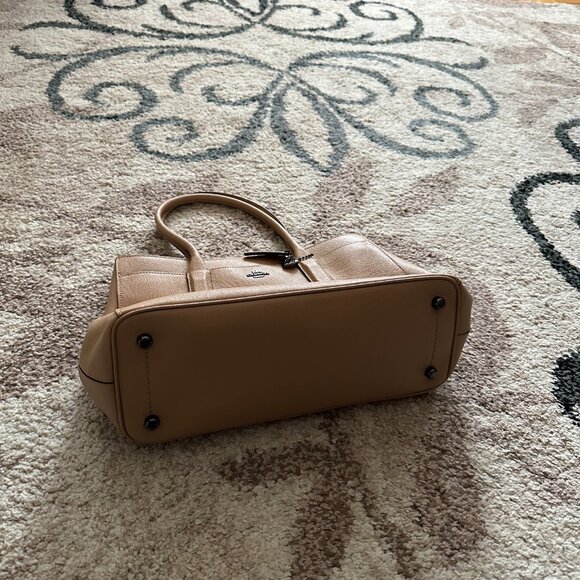 COACH Bailey Carryall Shoulder Bag with Black Coach Heart Keychain - Picture 4 of 8